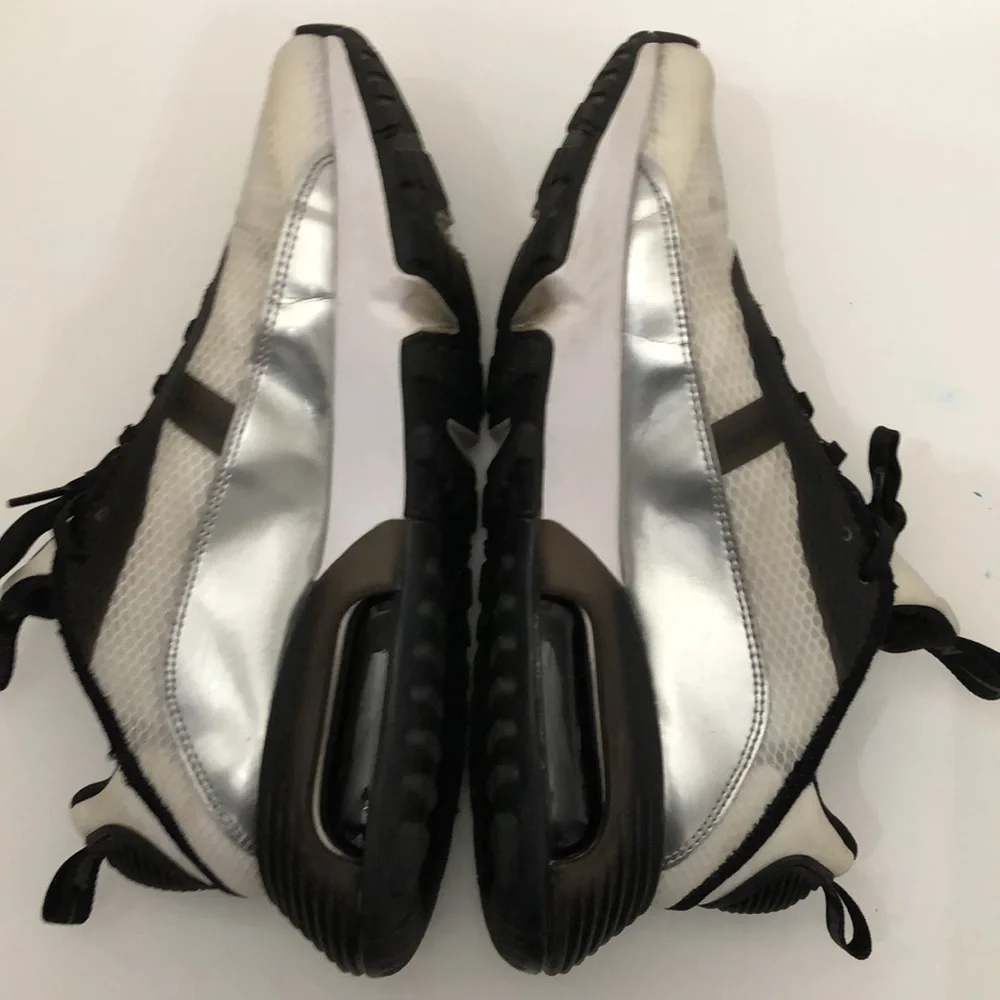 NIKE AIR RUNNING SNEAKERS MENS-BOYS (TEENS SIZE 7Y